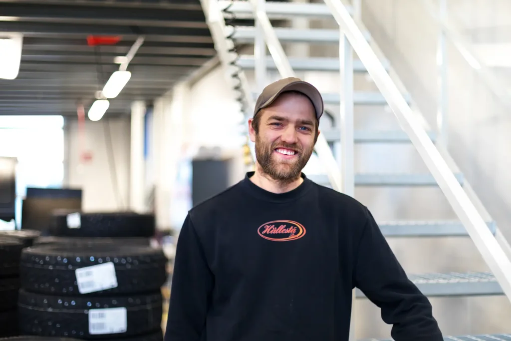 anthon fordonstekniker på hällesta buss
